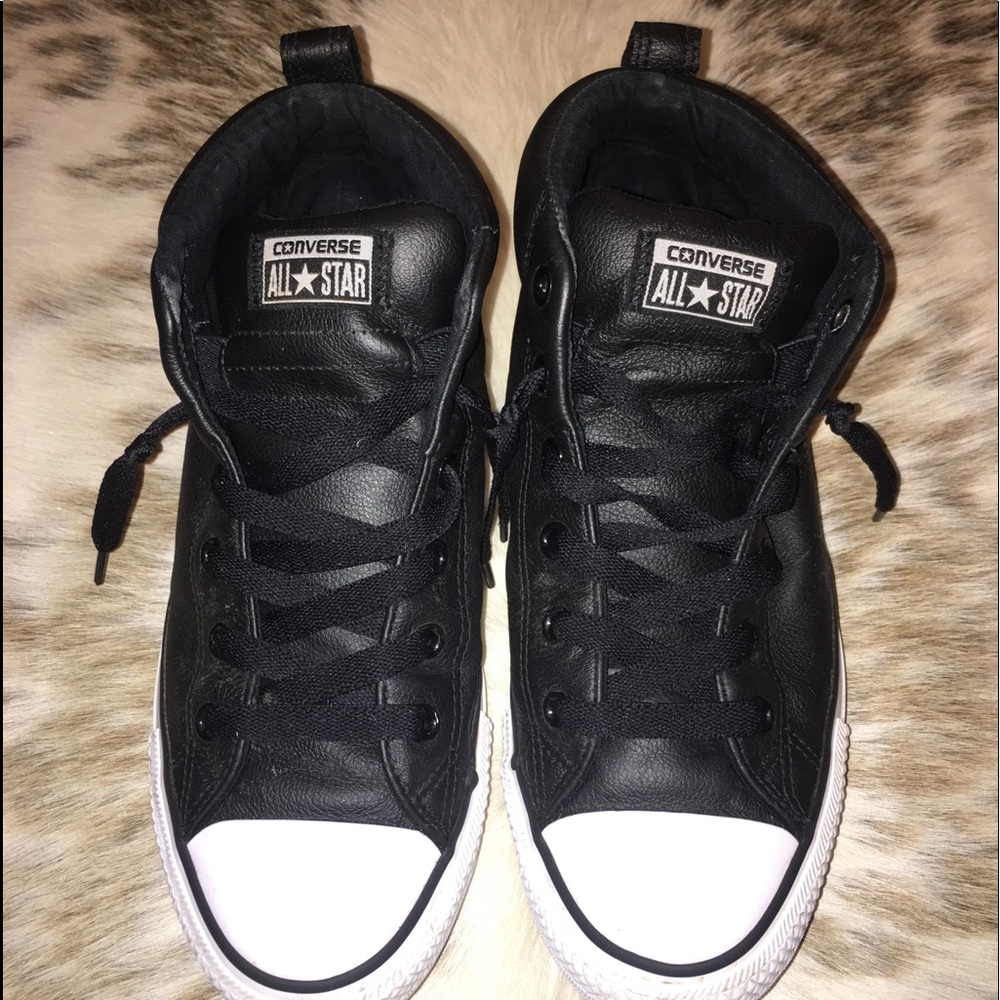 Men’s high top black converse size 9